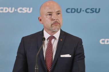 CSU-Landesgruppenchef verschärft Vorwürfe gegen Pro Asyl