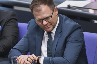 Schneider will Regelungsbedarf für Hitzeschutz prüfen lassen