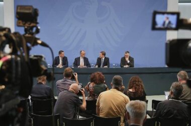 Merz will Kritik an "Drecksarbeit"-Äußerung nicht kommentieren