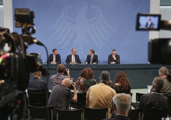 Merz will Kritik an "Drecksarbeit"-Äußerung nicht kommentieren