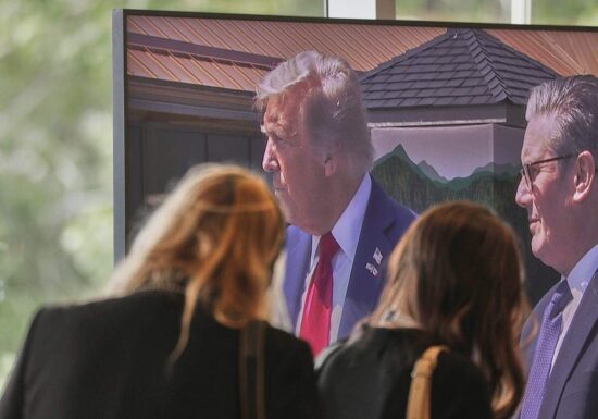Trump und Starmer unterschreiben Zollabkommen