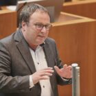 Deutschlandticket: Krischer reicht Kopplung an Inflation nicht
