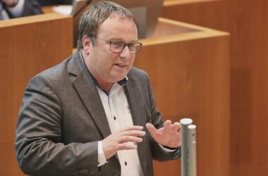 Deutschlandticket: Krischer reicht Kopplung an Inflation nicht