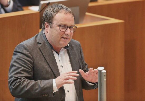 Deutschlandticket: Krischer reicht Kopplung an Inflation nicht