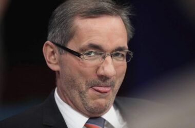 SPD-Politiker verteidigen Russlandreisen von Platzeck