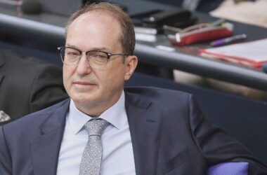 Verhandlungen mit Taliban: SPD warnt Dobrindt vor Normalisierung