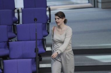 Pflegebeauftragte kündigt Modellversuche für 24-Stunden-Pflege an
