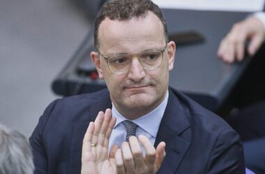 Spahn über Maskenbeschaffung: "Ich habe nichts zu verbergen"
