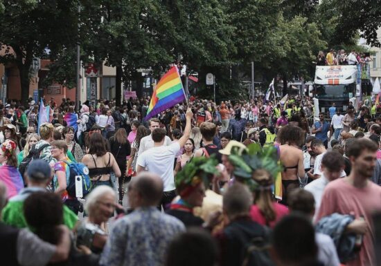 64 Festnahmen im Umfeld des CSD in Berlin - 3 Polizisten verletzt