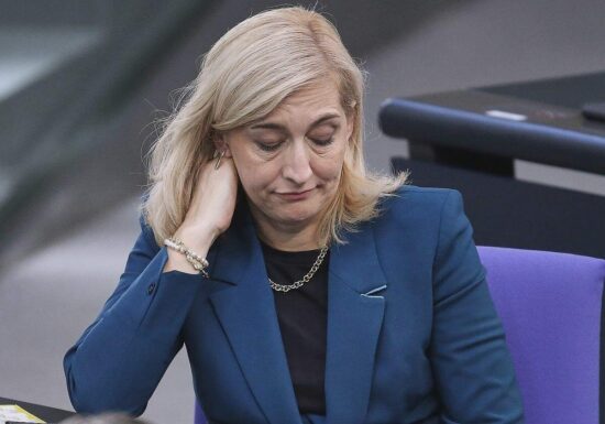 Gesundheitsministerin räumt Milliarden-Risiko bei Masken-Klagen ein