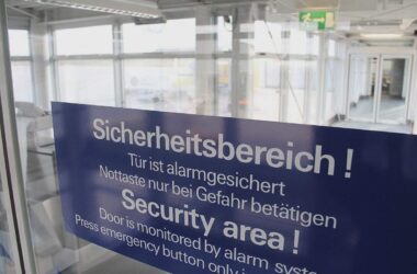 Abgelehnter Asylbewerber flieht aus Flughafenverfahren