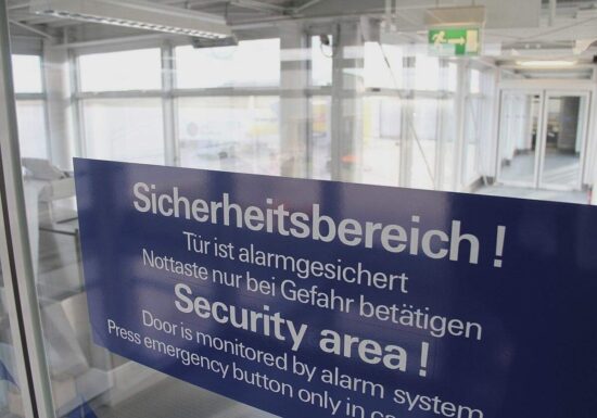 Abgelehnter Asylbewerber flieht aus Flughafenverfahren