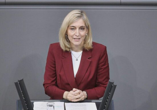 Bericht: Warken rechnet mit deutlich höheren Kassen-Beiträgen