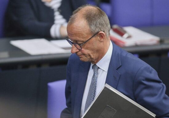 Grüne werfen Merz "Wortbruch" und "fossile Nostalgie" vor