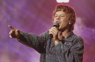 Warren bleibt an Spitze der Single-Charts - Zartmann auf Platz drei