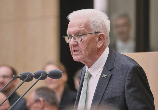 Kretschmann fordert von Arbeitern "jetzt mal ranklotzen"