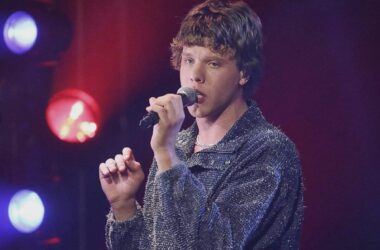 Alex Warren führt Single-Charts weiter an - Zartmann auf Rang drei