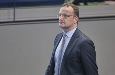 Spahn gesteht Fehler bei Richter-Wahl ein - nimmt SPD in Mithaftung