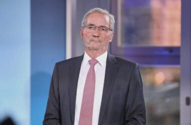 Ex-SPD-Chef Platzeck verteidigt Moskau-Reisen