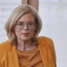 Klöckner weist Kritik an Regenbogenfahnen-Entscheidung zurück