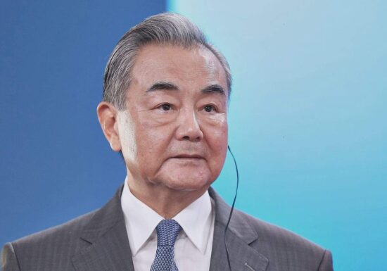 Bundesregierung bestätigt Merz-Treffen mit Chinas Außenminister
