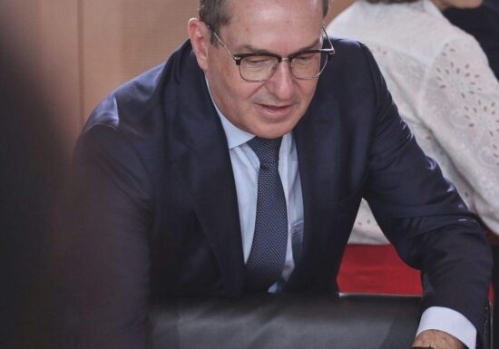 Abschiebungen: Innenminister will mit Taliban zusammenarbeiten