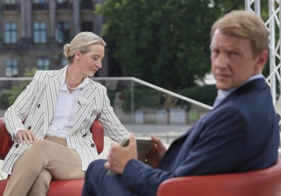 ARD-"Sommerinterview" mit Weidel von lauten Protesten gestört