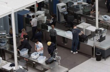 Flüge ins Ausland deutlich teurer