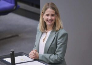 Hubertz will mehr Wohnungen in leeren Büros und auf Supermärkten