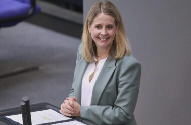 Hubertz will mehr Wohnungen in leeren Büros und auf Supermärkten