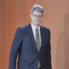 Verkehrsminister hält Zukunft von Bahnchef Lutz weiter offen
