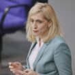 Warken verlangt härtere Strafen gegen gewalttätige Patienten