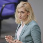Warken verlangt härtere Strafen gegen gewalttätige Patienten