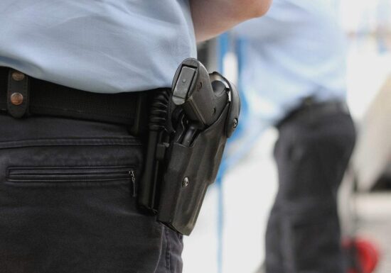 Polizei schießt auf sich selbst verletzenden Mann in Berlin-Wedding