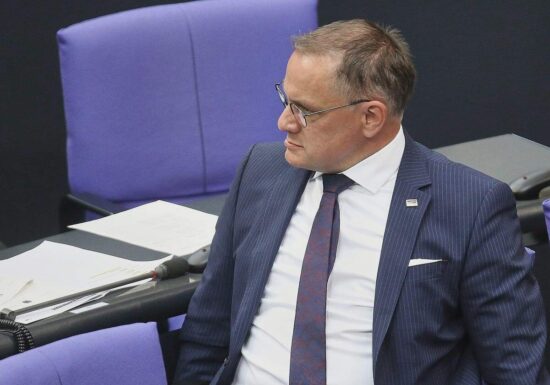 Chrupalla sieht in verschärften Benimmregeln "Professionalisierung"