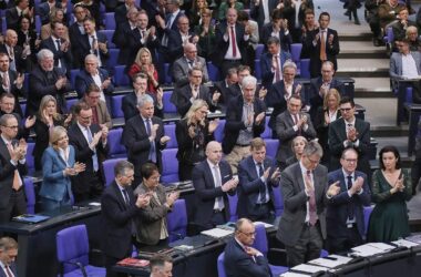 Chefgehälter: Transparency tadelt Geheimhaltung bei Union und SPD
