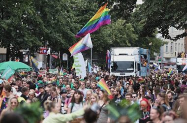 Hunderttausende bei Berliner CSD - Festnahmen bei Gegendemo