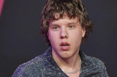 Alex Warren an Spitze der Single-Charts - Zartmann holt Silber