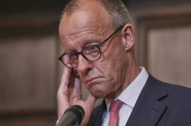 Politbarometer: Union sackt ab - Zufriedenheit mit Merz bricht ein