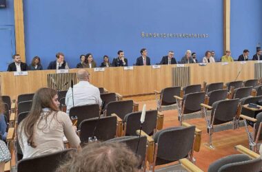 Bundesregierung nimmt Steinmeier-Kritik "mit Respekt zur Kenntnis"