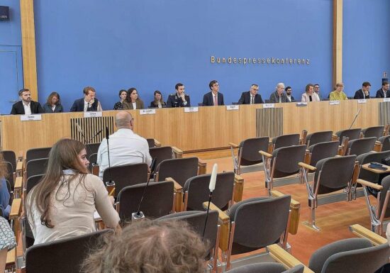 Bundesregierung nimmt Steinmeier-Kritik "mit Respekt zur Kenntnis"