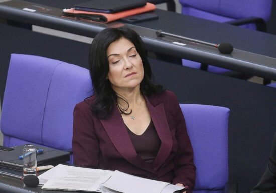 Rente: Linke und Grüne werfen Reiche Lobbyismus und Untätigkeit vor