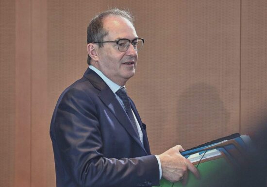 Dobrindt kündigt Initiative zur "Härtung" von EU-Asylsystem an