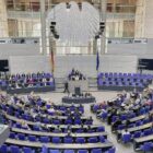 Abgeordnete sollen im Bundestag auf "Srebrenica-Blume" verzichten