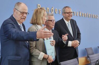 Wüst lobt Initiative für Staatsreform