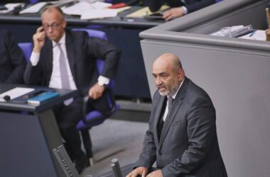 Nouripour drängt Koalition bei Richterwahl zu Tempo