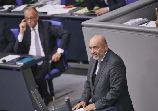 Nouripour drängt Koalition bei Richterwahl zu Tempo
