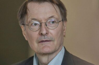 Lauterbach kritisiert Unterfinanzierung von ME/CFS-Forschung scharf
