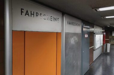 Bahn baut stationäre Ticketverkaufsstellen in Bayern massiv ab