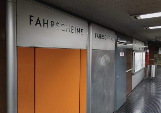 Bahn baut stationäre Ticketverkaufsstellen in Bayern massiv ab